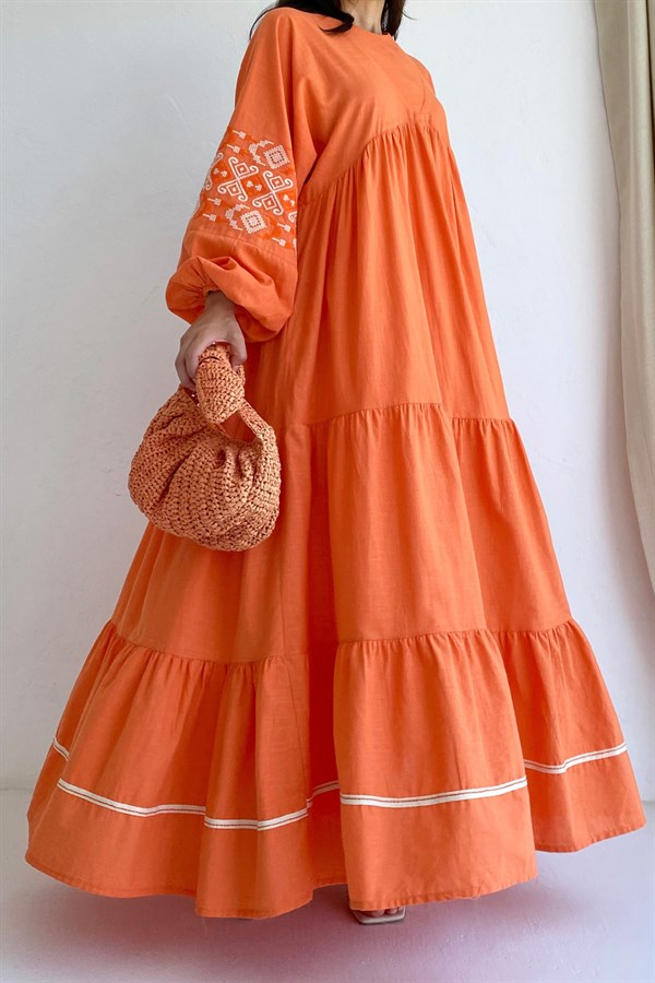 Kolları Vintage Nakışlı Oranj Kat Kat Elbise
