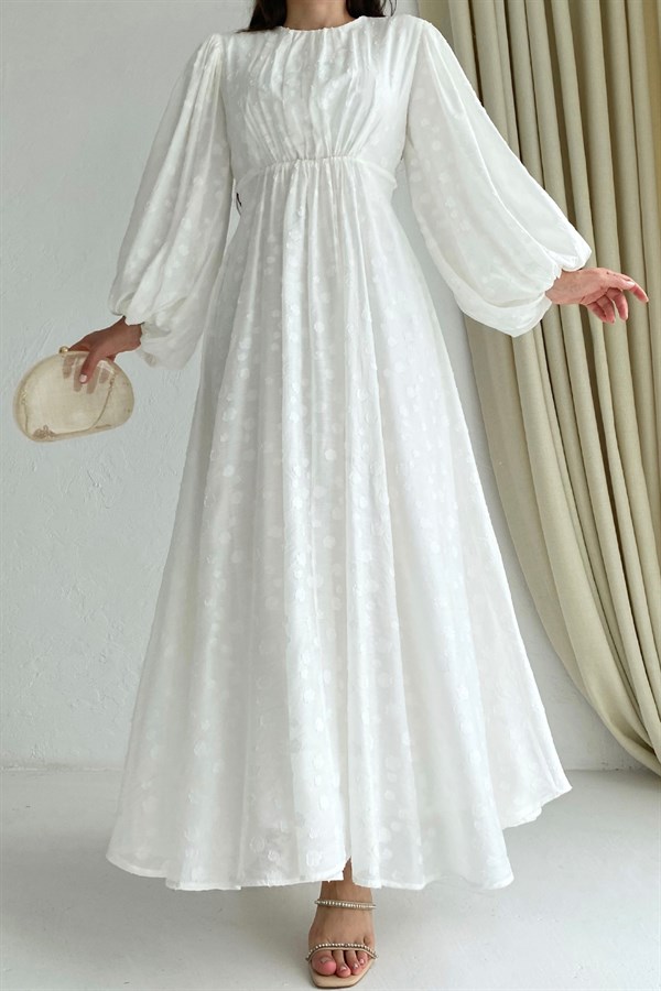 Omuzdan Pile Detay Pıtırcık İşlemeli Beyaz Şifon Elbise
