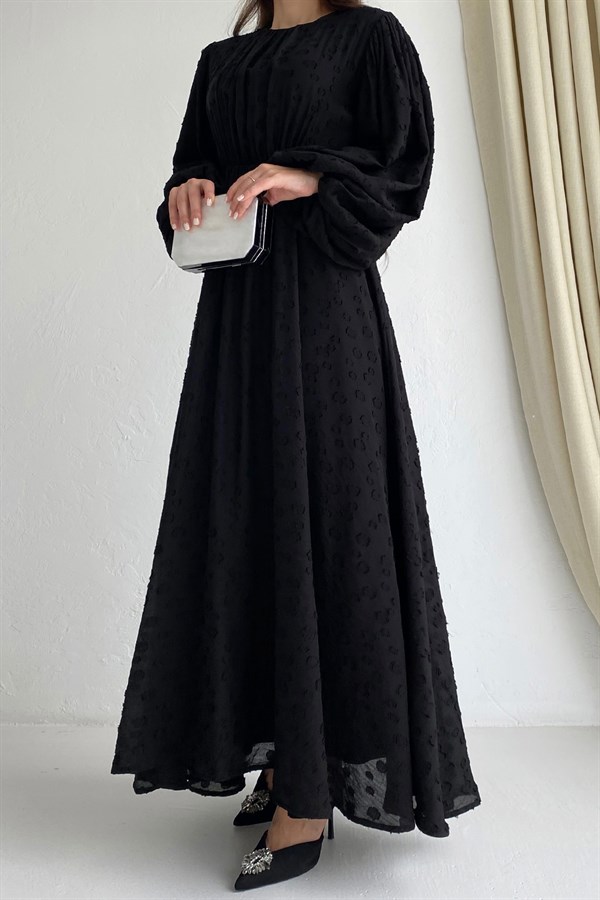 Omuzdan Pile Detay Pıtırcık İşlemeli Siyah Şifon Elbise