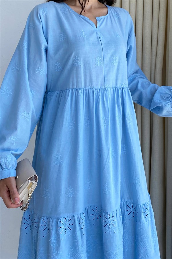 V Yaka Brode İşlemeli Bebe Mavi Elbise